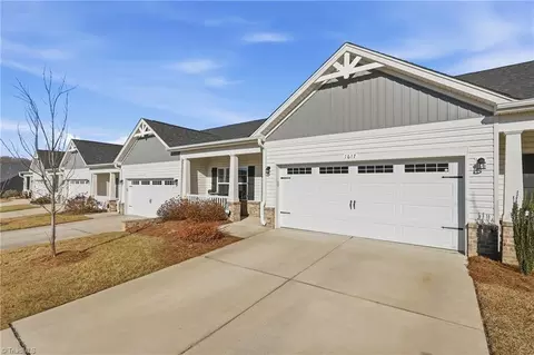 1617 Coopers Hawk Dr, Kernersville, NC 27284