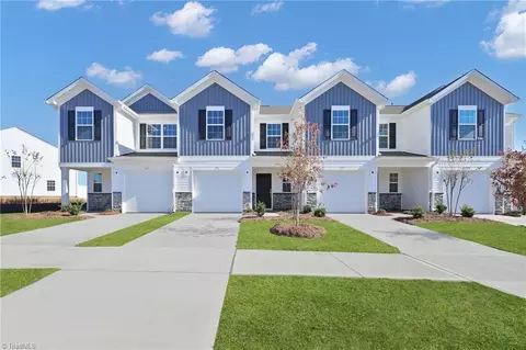 171 Plumtree Ct, King, NC 27021 photo 2