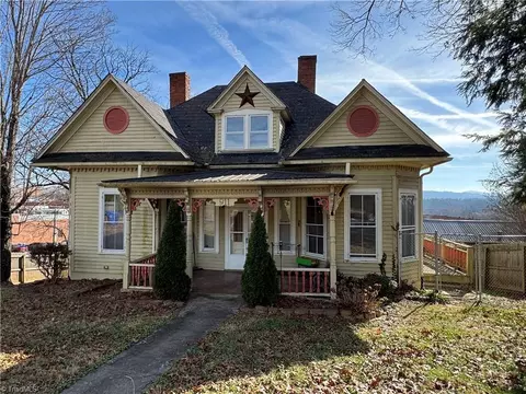 911 E St, North Wilkesboro, NC 28659