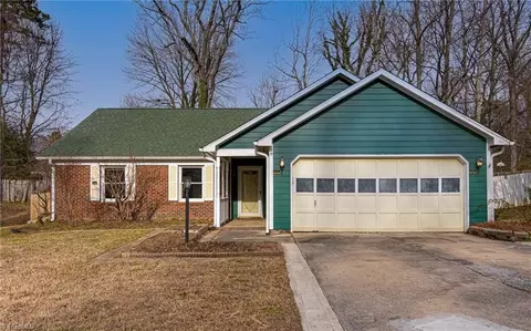 6 Queenanne Ct, Greensboro, NC 27406