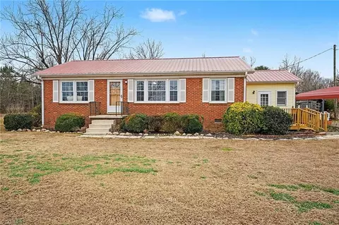 8309 Prince Edward Rd, Stokesdale, NC 27357