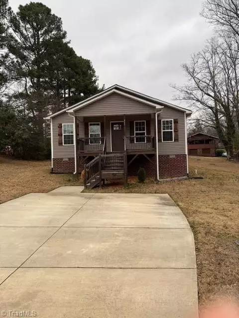 803 Leach Ave, Thomasville, NC 27360