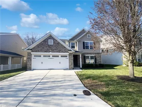 2102 Longburn Dr, Kernersville, NC 27284