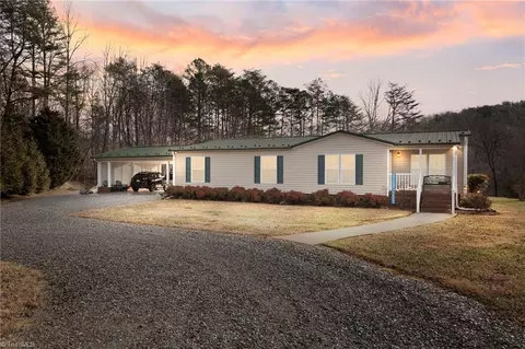 1721 Camp Dogwood Rd, Pinnacle, NC 27043
