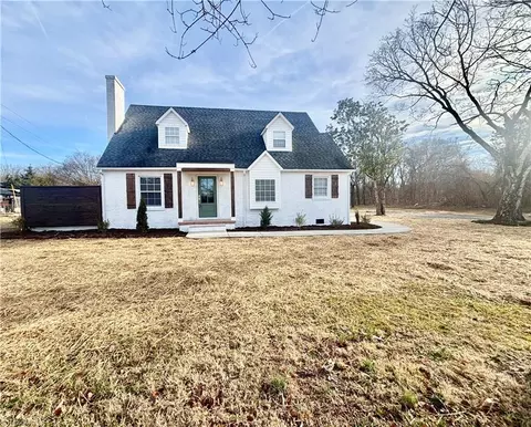 1147 Johnsontown Rd, Thomasville, NC 27360
