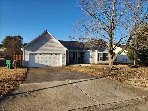 3715 Tuxford Ln, Jamestown, NC 27282