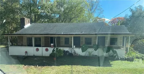 4446 White Rock Rd, Winston Salem, NC 27105