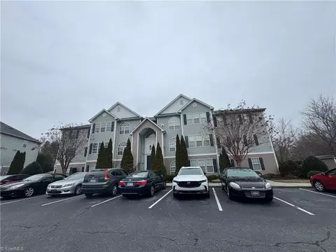 4700 Pennoak Ln #E, Greensboro, NC 27407