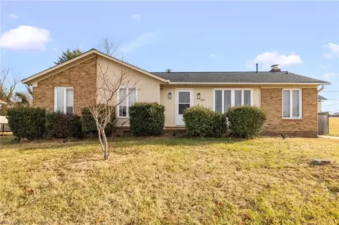 1402 Wayside Dr, Greensboro, NC 27405