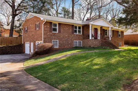 652 Valleybrook Ln, Winston Salem, NC 27104