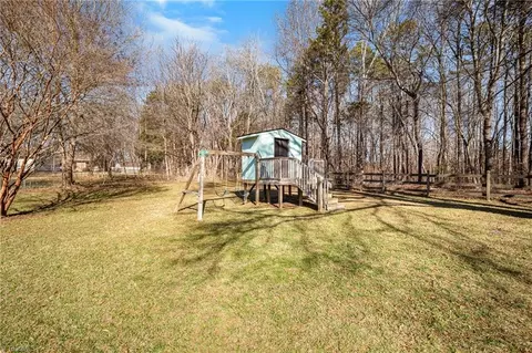 Exterior - 6030 Bobbybrook Dr, Clemmons, NC 27012 photo 6 of 7