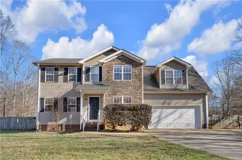 8190 Springbirch Dr, Stokesdale, NC 27357