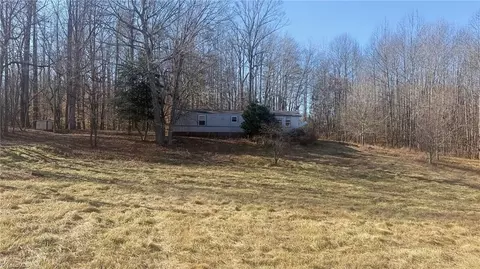 1155 Delta Acres Rd, Sandy Ridge, NC 27046