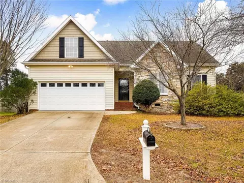 2700 Red Willow Ln, Winston Salem, NC 27127