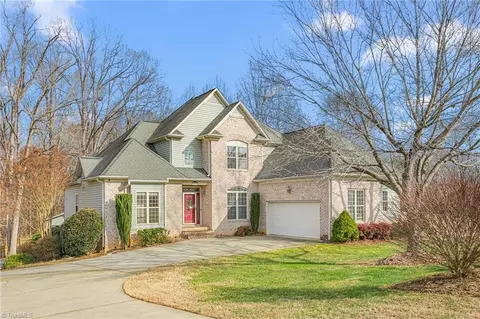 6505 Heron Point Ct, Belews Creek, NC 27009