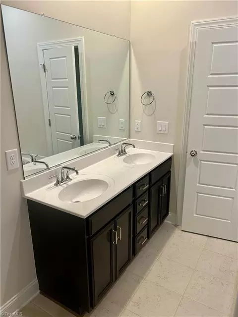 Bath - 4712 Willowstone Dr, High Point, NC 27265 photo 6 of 7