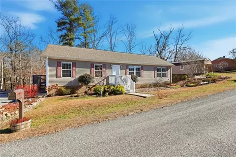 220 Circle St, Millers Creek, NC 28651