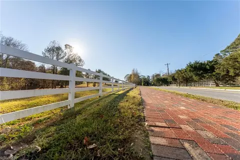 120 Brookberry Dr, Jamestown, NC 27282