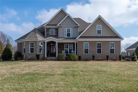 218 Beauchamp Rd, Advance, NC 27006