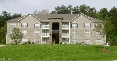 7104-106 Friendly Ave, Greensboro, NC 27410