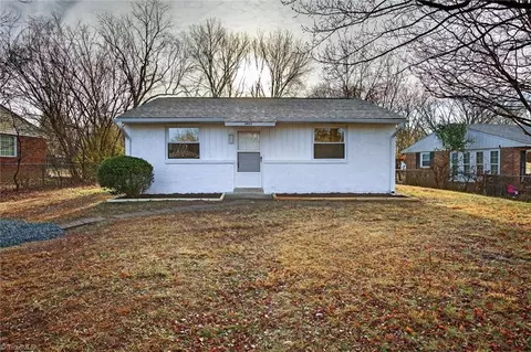 2403 Madre Pl, Greensboro, NC 27406