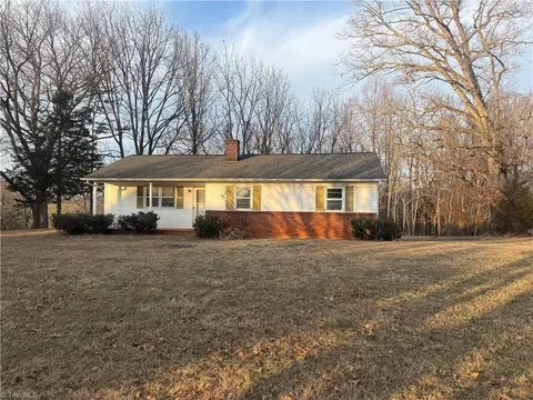 1264 Dalton Rd W, King, NC 27021