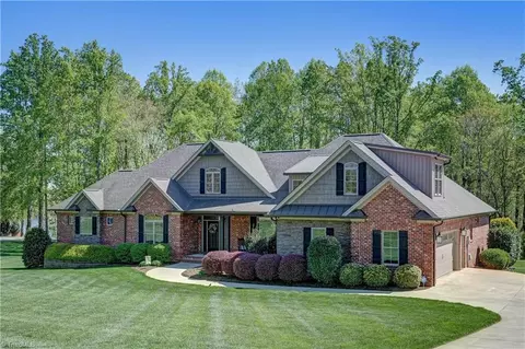 208 Lakeshore Dr, Reidsville, NC 27320