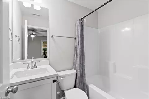 Bath - 2709 Farmbrook Rd, Winston Salem, NC 27103 photo 3 of 5