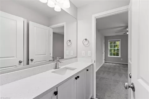 Bath - 2709 Farmbrook Rd, Winston Salem, NC 27103 photo 4 of 5