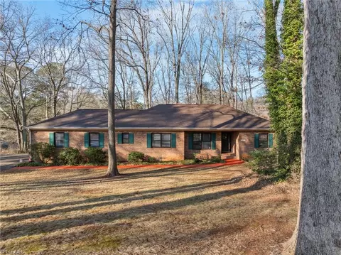 4320 Woodbourne Dr, Clemmons, NC 27012