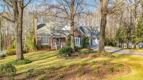401 Poplar Creek Dr, Wilkesboro, NC 28697