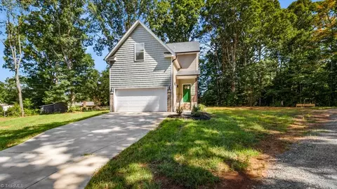 2410 Cedar Ln, Kernersville, NC 27284