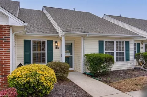 102 Bowen Lake Dr, Kernersville, NC 27284