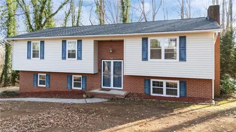 3742 Crosland Rd, Winston Salem, NC 27106