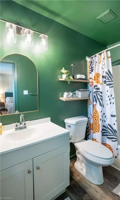 Bath - 108 Monnell Dr, High Point, NC 27265 photo 2 of 3