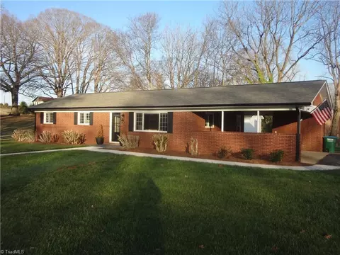 108 Bingham St N, Denton, NC 27239