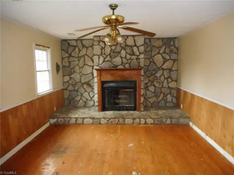 Living - 5511 Windemere Cir, Trinity, NC 27370 photo 1 of 2