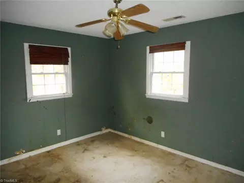 Bedroom - 5511 Windemere Cir, Trinity, NC 27370 photo 3 of 4
