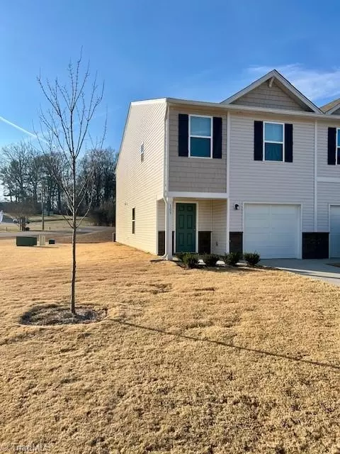 103 Slope Ln, Advance, NC 27006