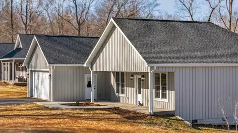 587 Memorial Park Dr, Sparta, NC 28675