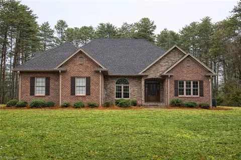 169 King Arthur Ln, Advance, NC 27006