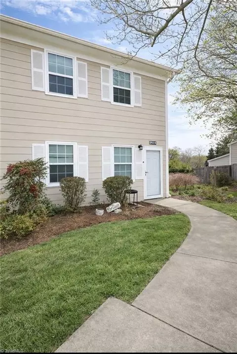 5733 Bramblegate Rd #M, Greensboro, NC 27409