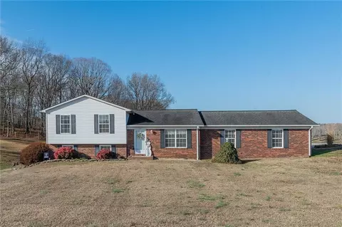 2011 Lamb Rd, Lexington, NC 27295