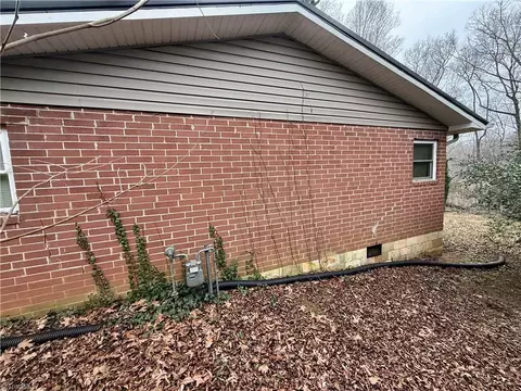 Exterior - 220 Curry Rd, High Point, NC 27265 photo 4 of 5