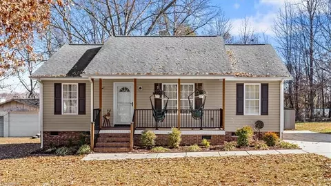 805 Poplar St, Reidsville, NC 27320