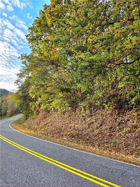 000 Mertie Rd, Millers Creek, NC 28651