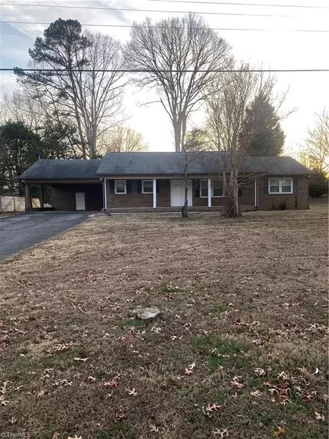 6740 Doral Dr, Tobaccoville, NC 27050