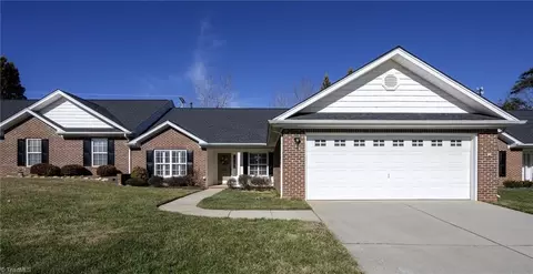 2082 Hibiscus Ln, Kernersville, NC 27284