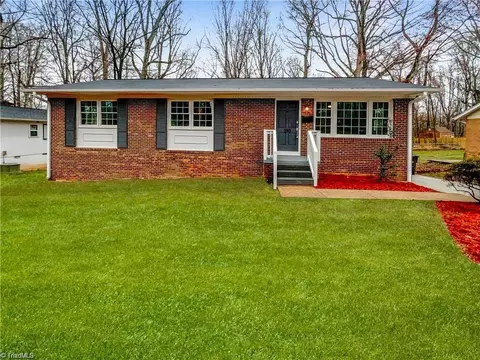 310 Foxcroft Dr, Winston Salem, NC 27103
