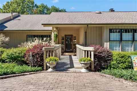 1307 Gilbrook Ct, High Point, NC 27262